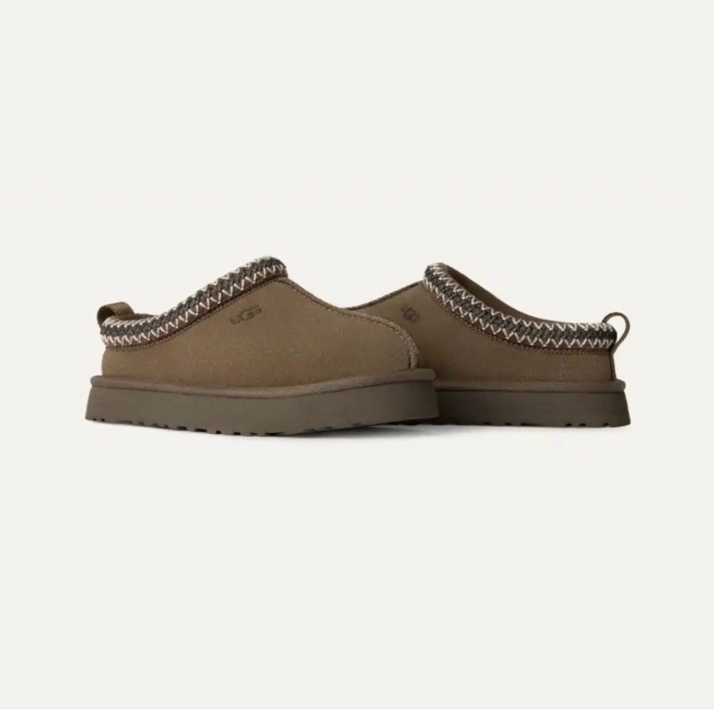 Ugg Tazz Big Kid’s size 5, women’s 7